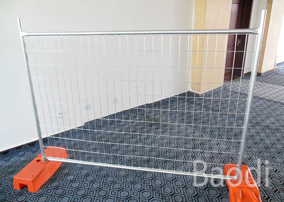 Portable Low Carbon Temporary Construction Fence Panels , Crowd Control Fencing 