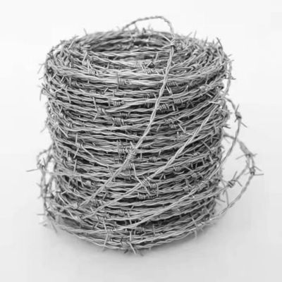 Fabricación de cercas de granjas con alambre de púas 500m 50kg por rollo