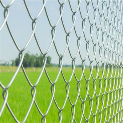 Cuadrícula de alambre de diamante plateado galvanizado cerca de enlace de cadena de 50 pies de longitud