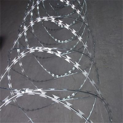 Protección de la seguridad de alambre de púas cerca de 2,5 mm de malla de alambre de hierro rasura de púas 25 kg / rollo galvanizado alambre de púas