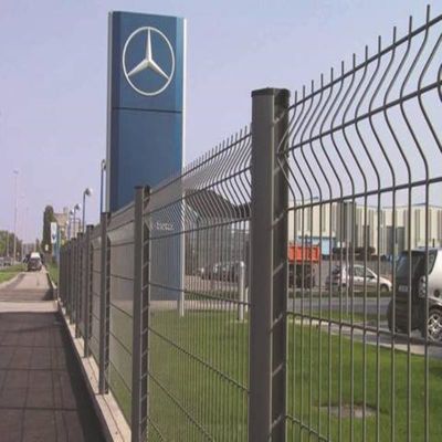 Cercas curvas 3D directas de fábrica con malla de 50×100 mm galvanizadas en caliente y pulverización electrostática para un montaje fácil