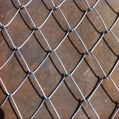 Rollo fácilmente montado galvanizado de la cerca de la alambrada de la malla de alambre del diamante los 6ft los 8ft del diamante
