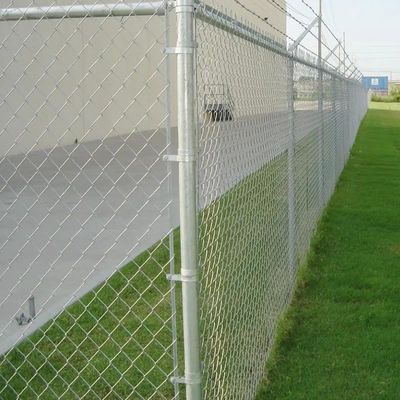 La cerca galvanizada de Chainlink del diamante de la malla de alambre del ciclón artesona el rollo de la cerca de la alambrada