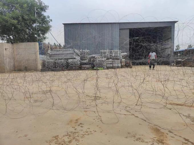 Barrera contra la malla del tanque malla met&aacute;lica invisible cercas de alambre de acero galvanizado 0